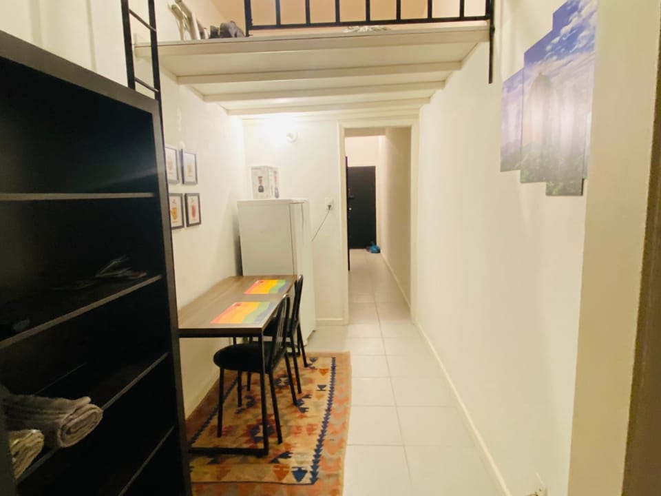 STUDIO COMPLETO na praia de COPACABANA, perto Ipanema Gal Osório, com ar, wifi, netflix, até 3 pessoas, pauloangerami SF138 Apartment in Rio de Janeiro