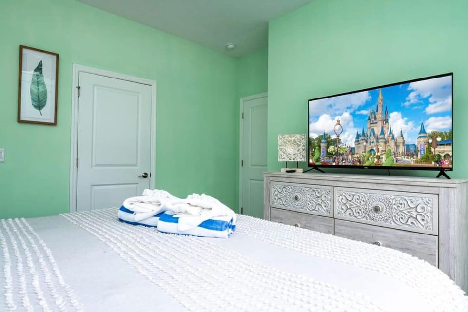 Vibrant Themed Home Prime Location House in Kissimmee