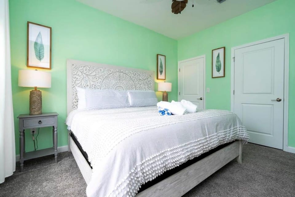 Vibrant Themed Home Prime Location House in Kissimmee