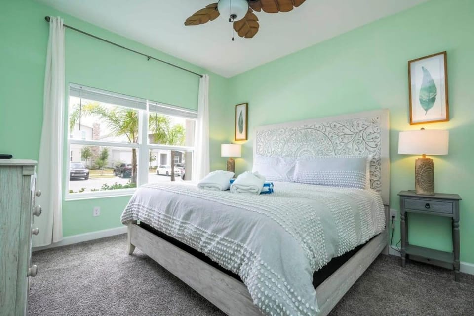 Vibrant Themed Home Prime Location House in Kissimmee