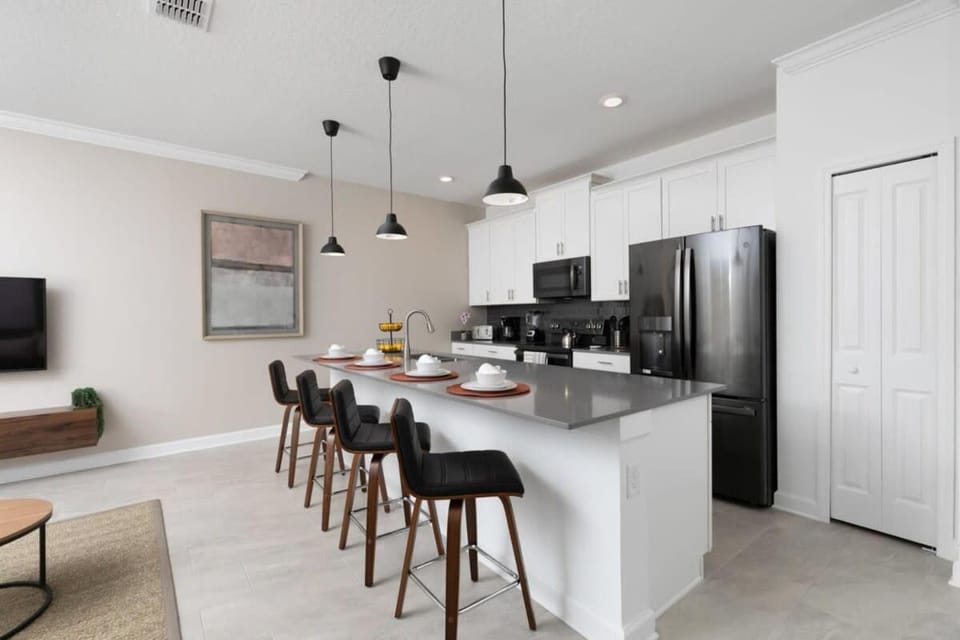 Modern Chic-Spacious, Private Pool, Prime Location House in Kissimmee