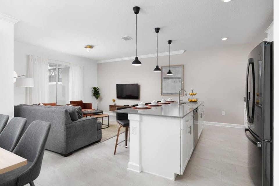 Modern Chic-Spacious, Private Pool, Prime Location House in Kissimmee