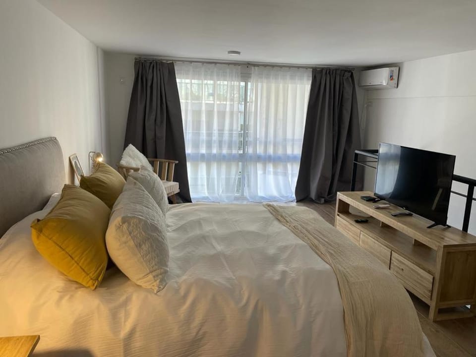 Bed, TV and multimedia, Bedroom, air conditioner