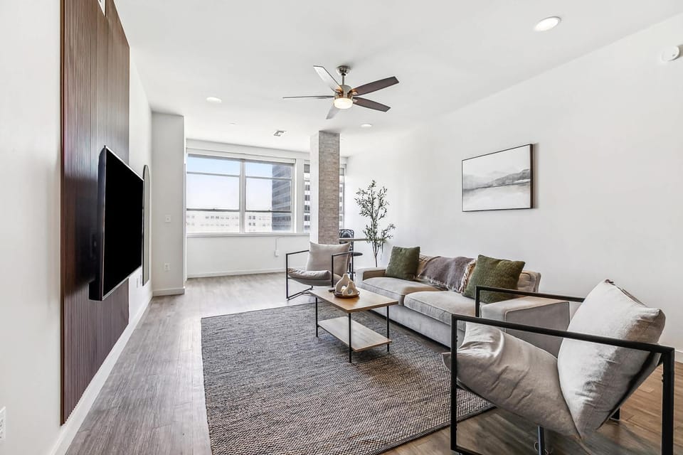 Entire High-Rise Apartment - 2BD Apartment in Baton Rouge