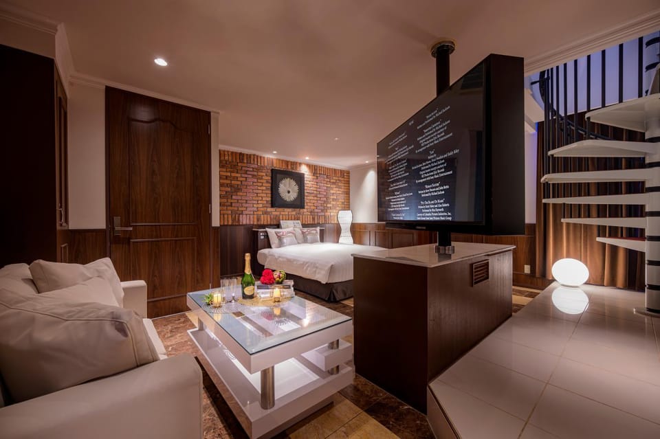 Bed, Living room