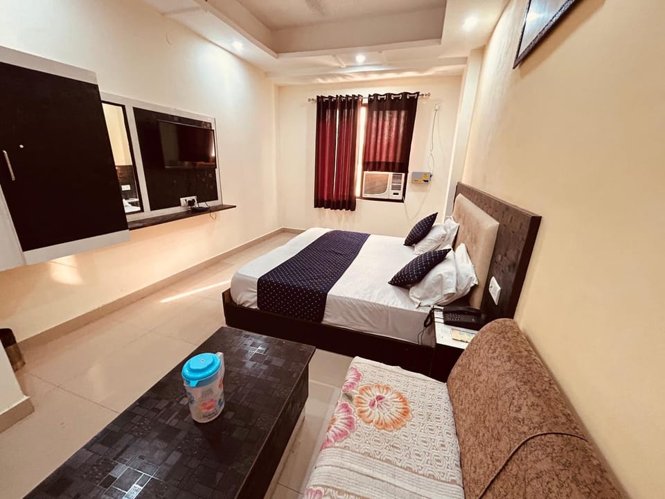 Evening entertainment, Bedroom