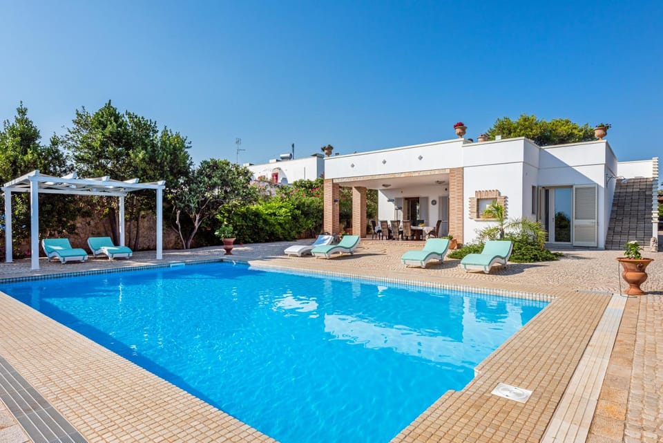 Property building, Garden view, Pool view, sunbed