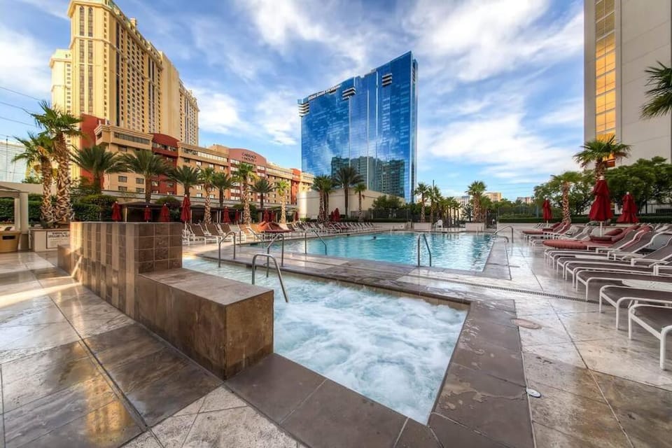 Hot Tub, Swimming pool