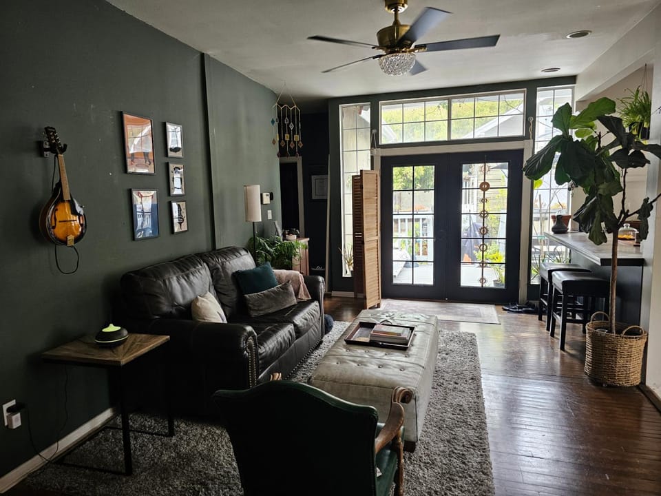 Living room, Seating area