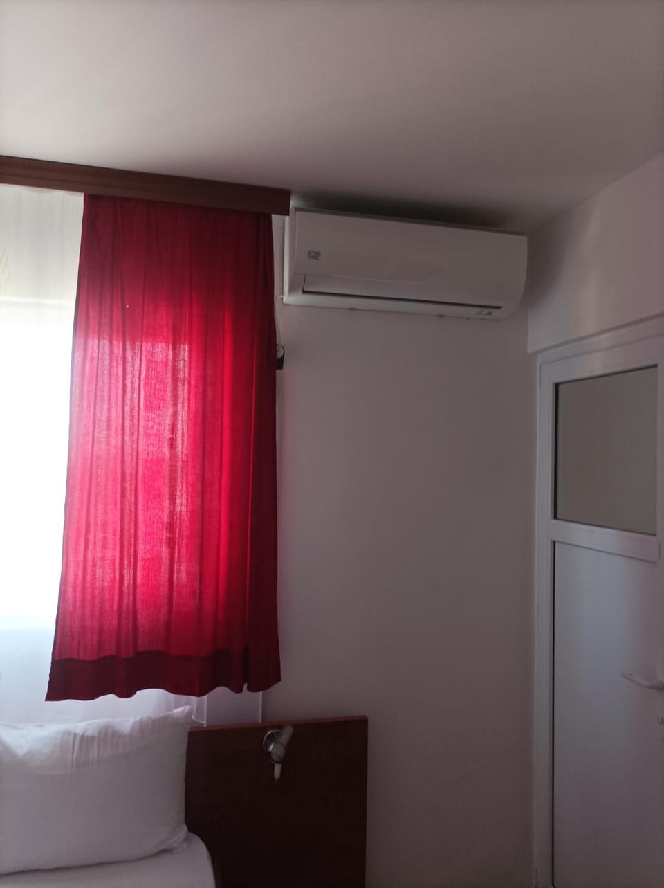 Bedroom, air conditioner