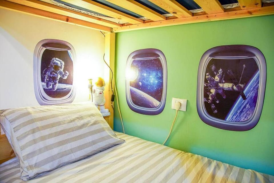 Bed, bunk bed