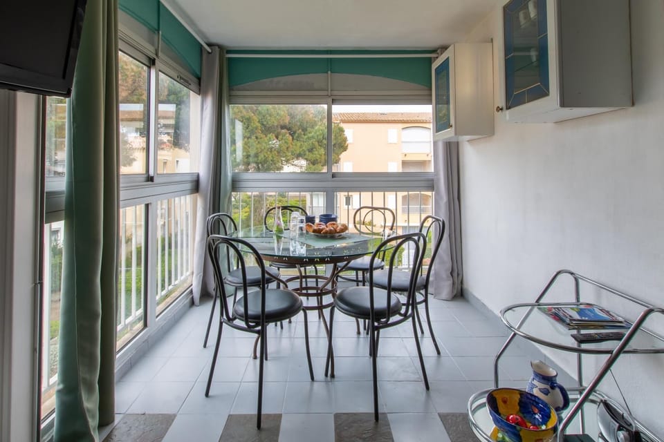 Day, View (from property/room), Dining area