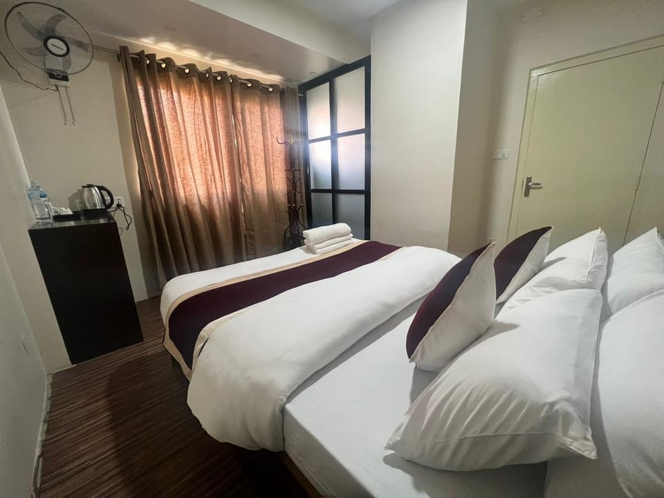 Bed, Photo of the whole room, Bedroom