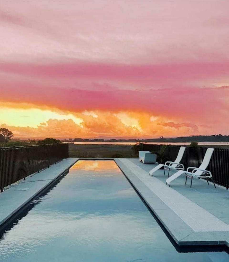 Day, Natural landscape, Spa and wellness centre/facilities, Pool view, Swimming pool, Sunrise, Sunset, sunbed