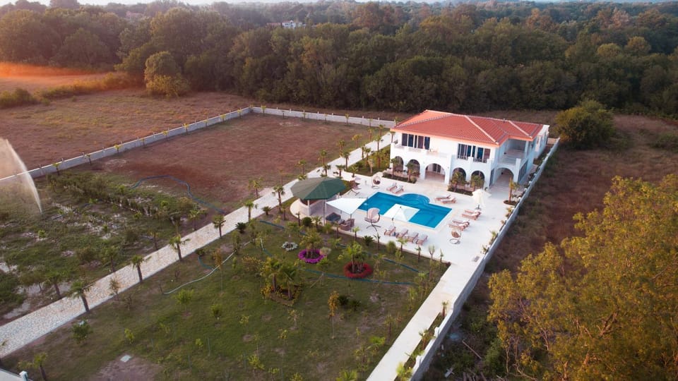 Villa 100 Palme Bed and Breakfast in Ulcinj Municipality