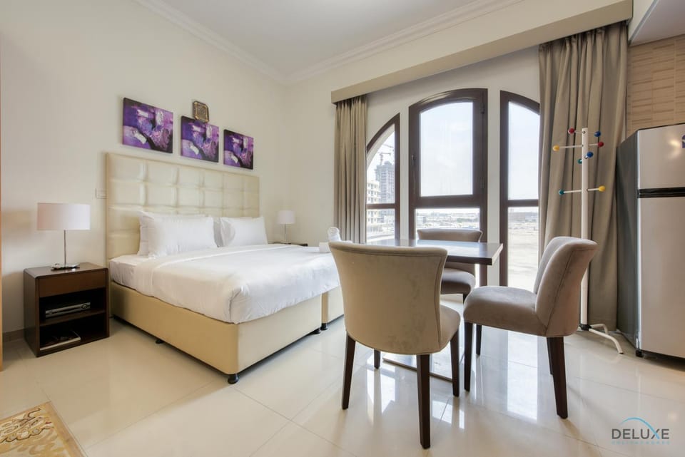 Photo of the whole room, Dining area, Bedroom