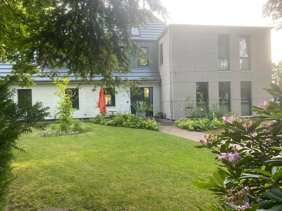 Property building, Facade/entrance, Spring, Garden