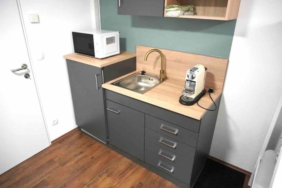 Coffee/tea facilities, Kitchen or kitchenette, minibar, stove