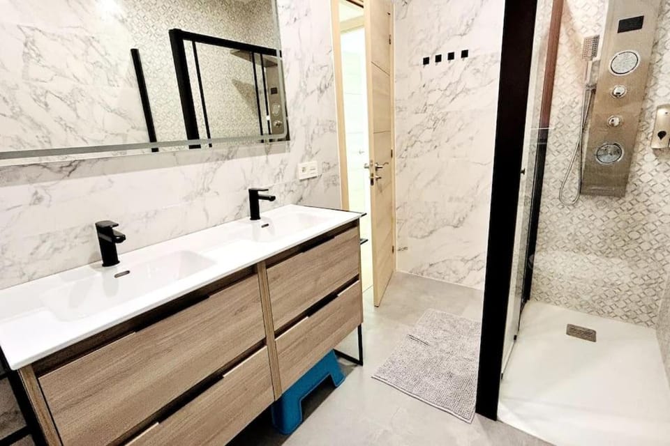 Shower, Bathroom, towels