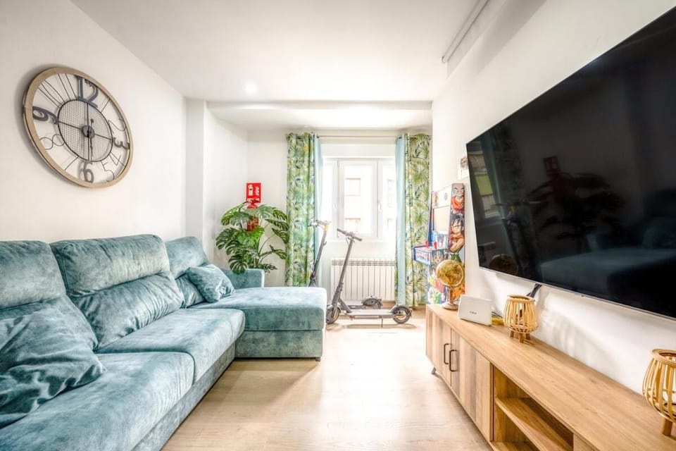 Communal lounge/ TV room, TV and multimedia, Living room, Evening entertainment