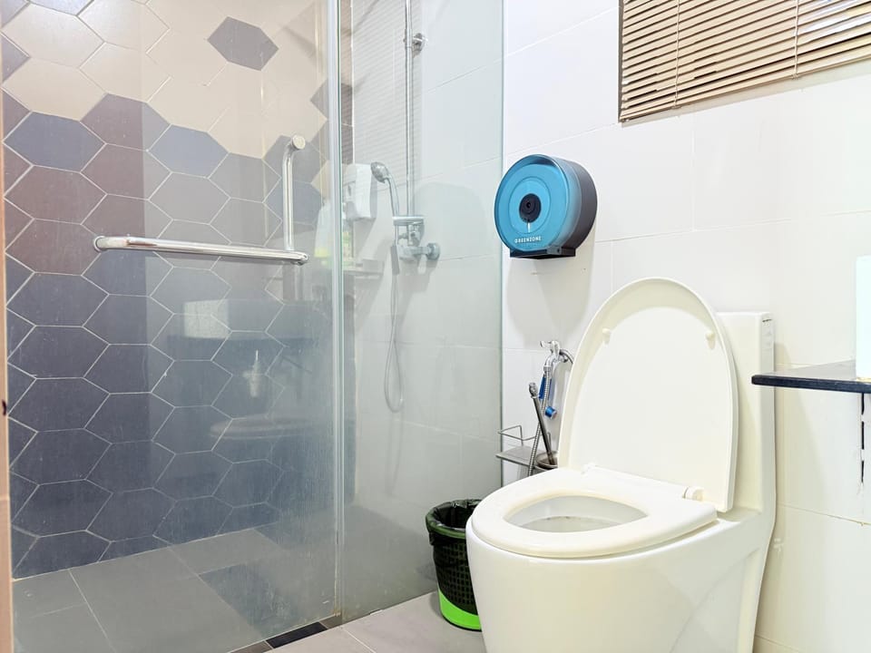 Shower, Toilet, Bathroom