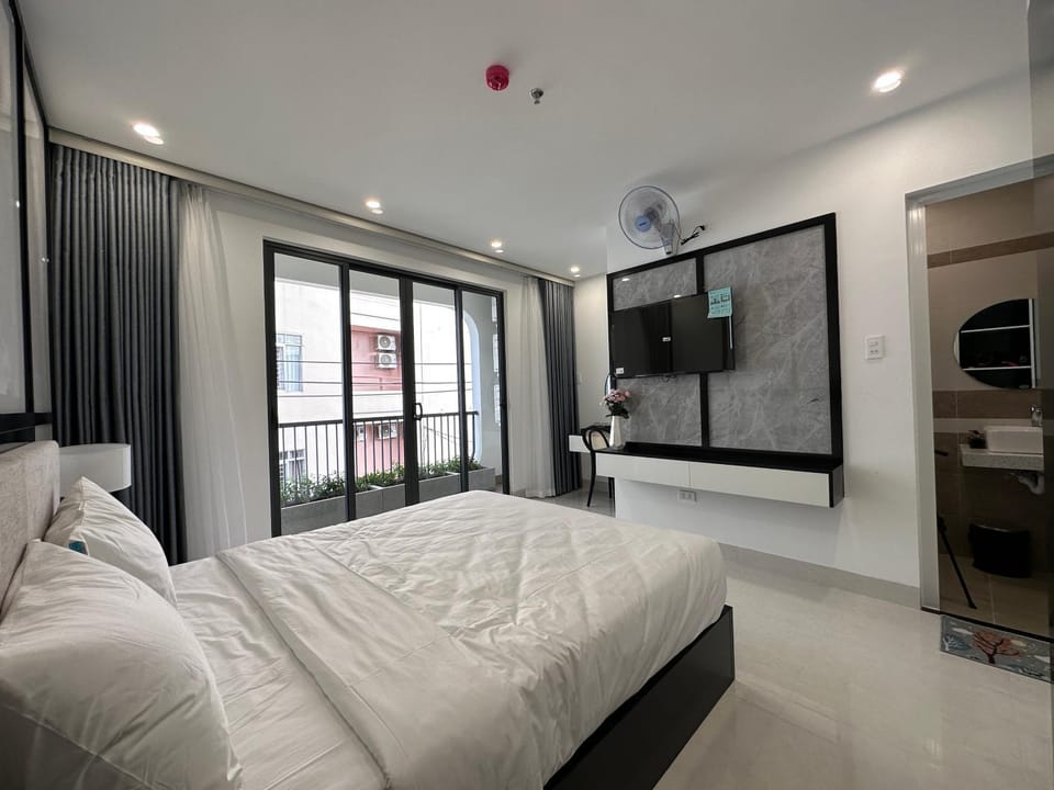 Bed, TV and multimedia, Photo of the whole room