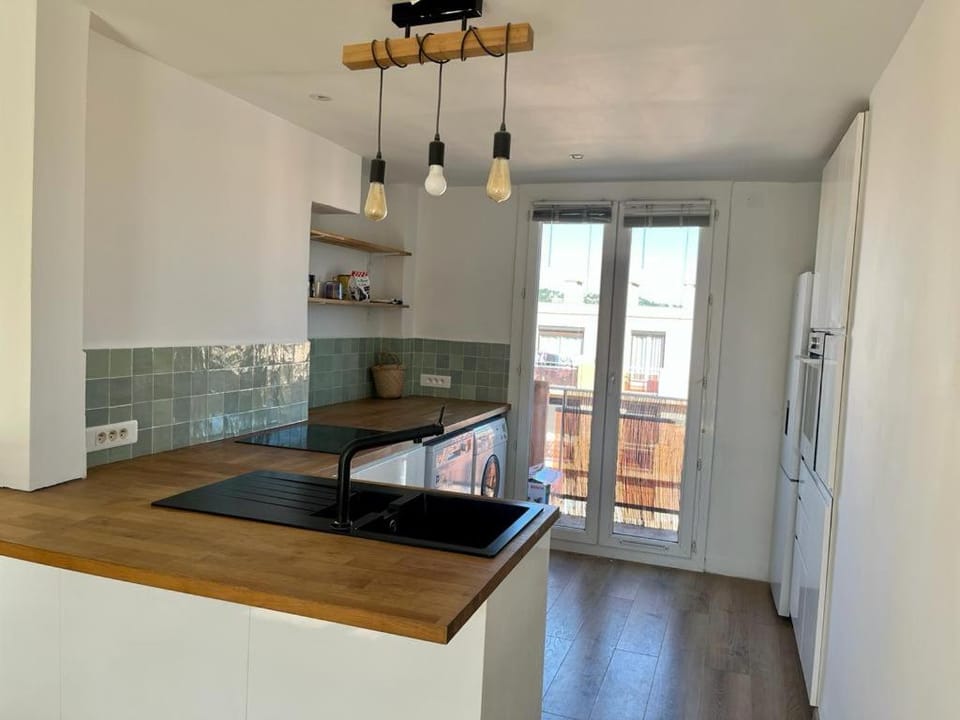 Kitchen or kitchenette, pet friendly, stove