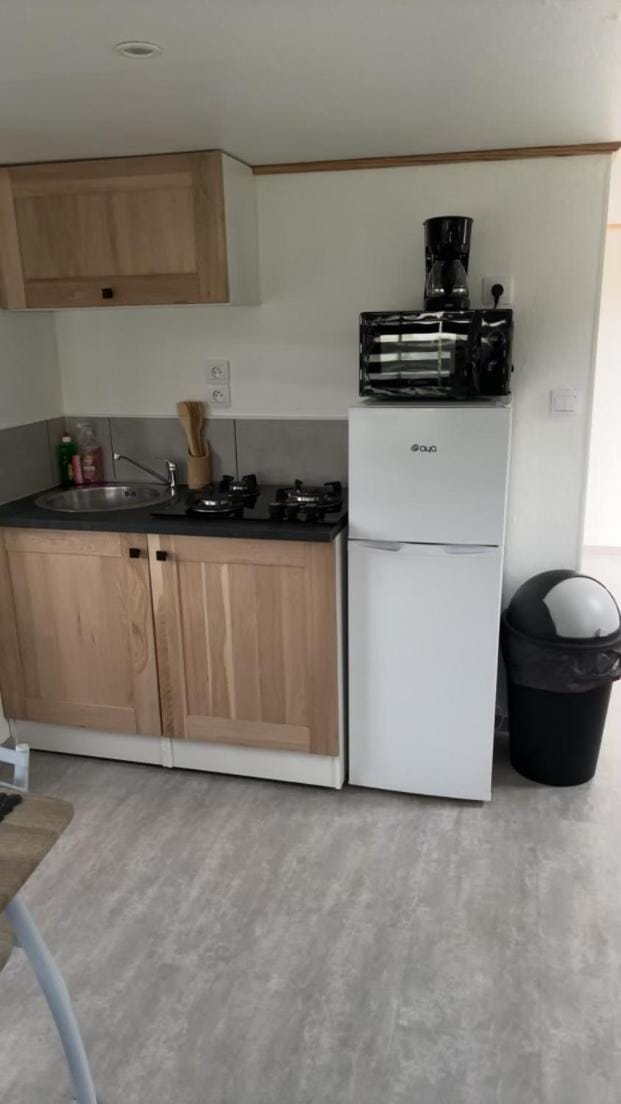 Kitchen or kitchenette, stove