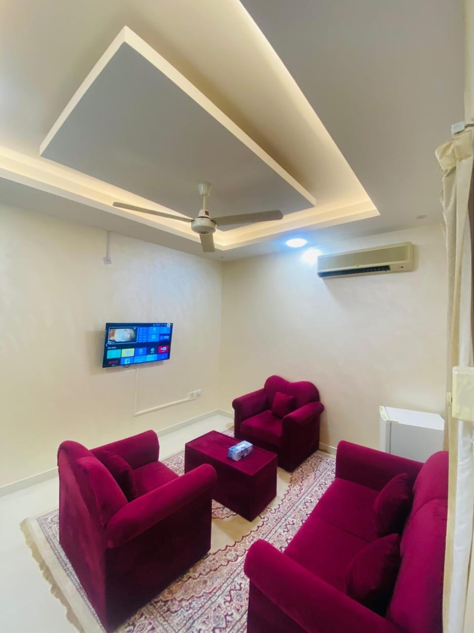 TV and multimedia, Living room, Seating area, air conditioner