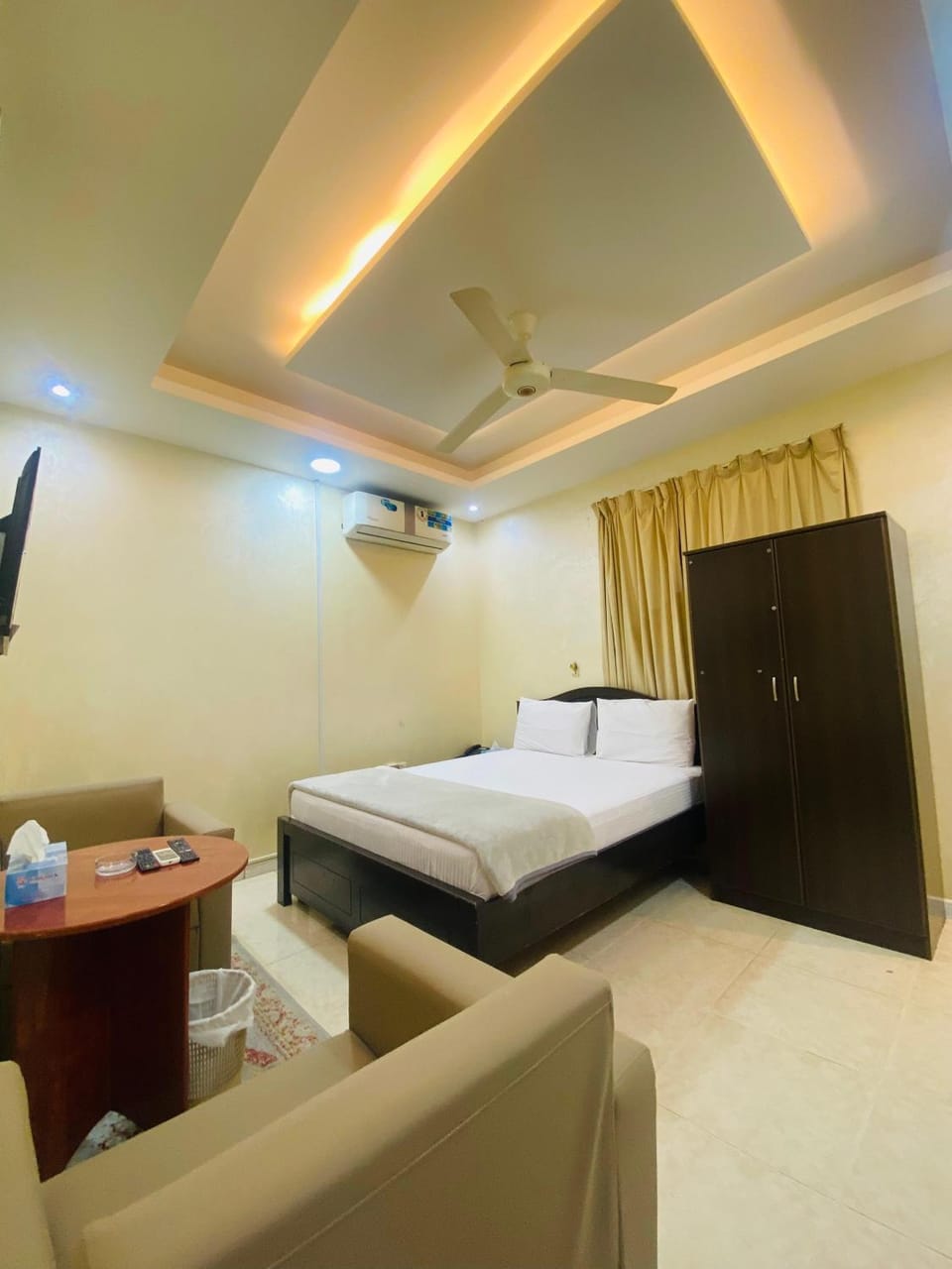 Bed, TV and multimedia, Photo of the whole room, Bedroom, air conditioner