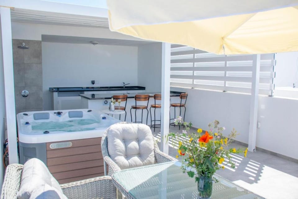 Hot Tub, Balcony/Terrace, Dining area