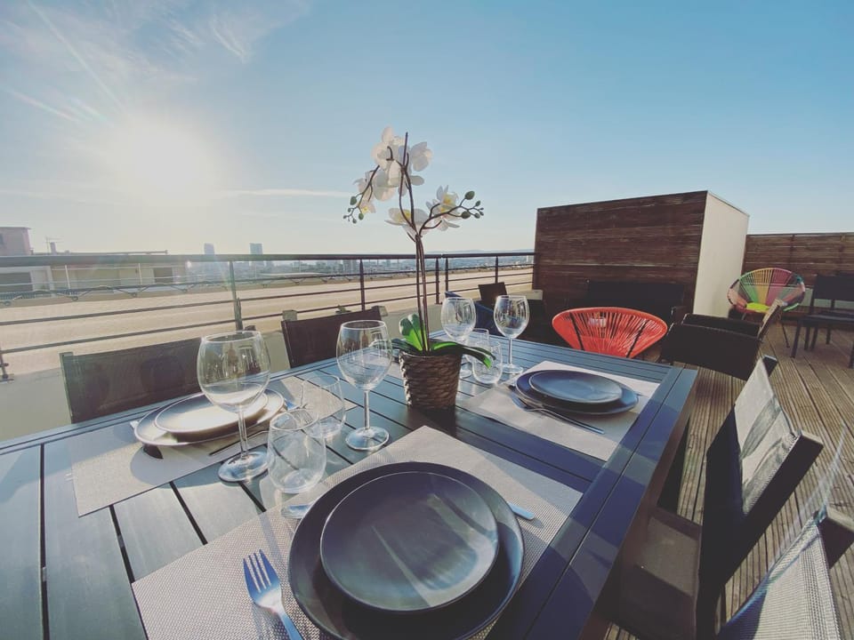 BBQ facilities, View (from property/room), Balcony/Terrace, Dining area