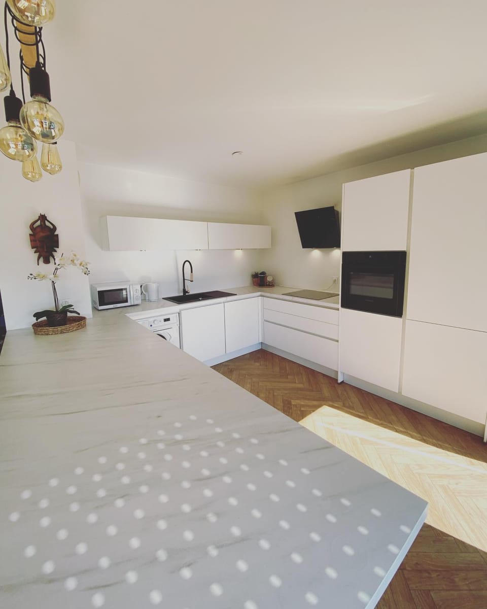Lounge or bar, kitchen