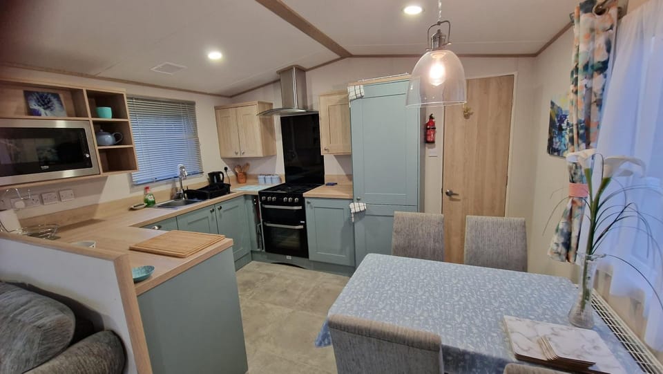 TV and multimedia, Kitchen or kitchenette, Seating area, Dining area, minibar, pet friendly, stove