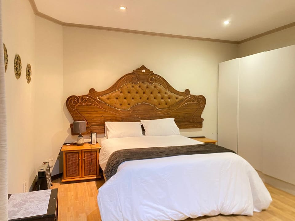 Tuscany Guesthouse Bed and Breakfast in Sandton