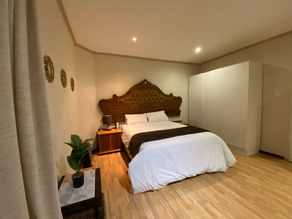 Tuscany Guesthouse Bed and Breakfast in Sandton