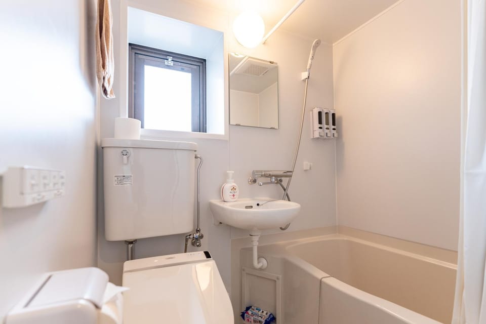 Shower, Toilet, Bathroom, Bath, towels