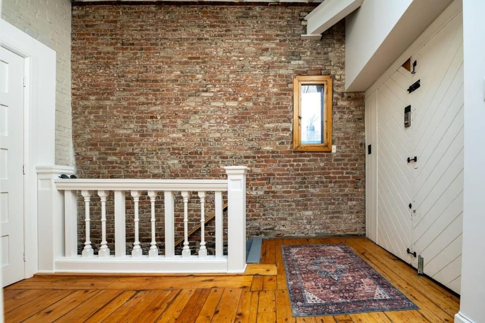 North House - Stunning Old Montreal Penthouse Apartment in Montreal
