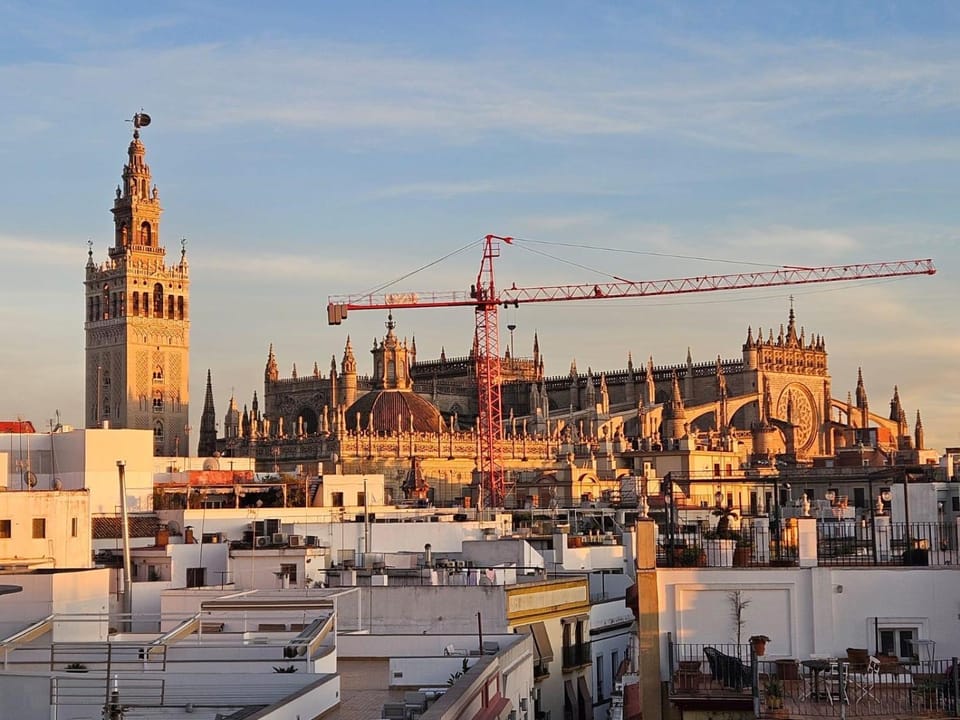 J2 Apartment with Cathedral views from terrace Apartment in Seville