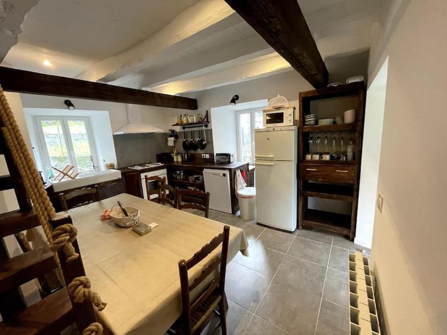 Kitchen or kitchenette, minibar, pet friendly, stove