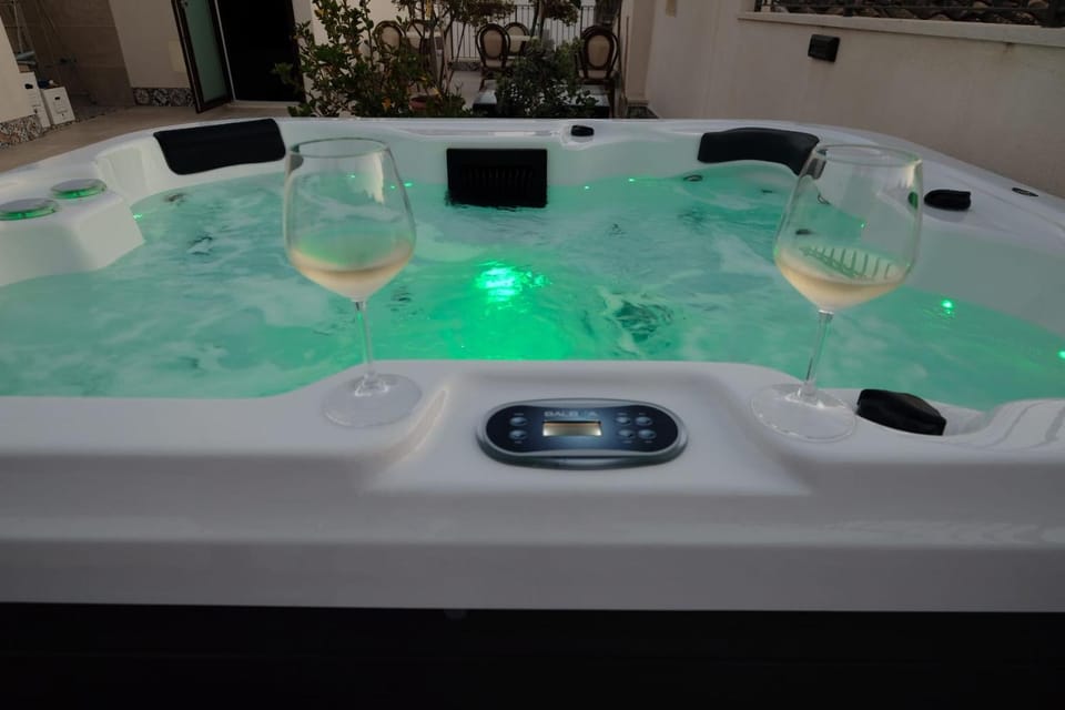 Hot Tub, Solarium