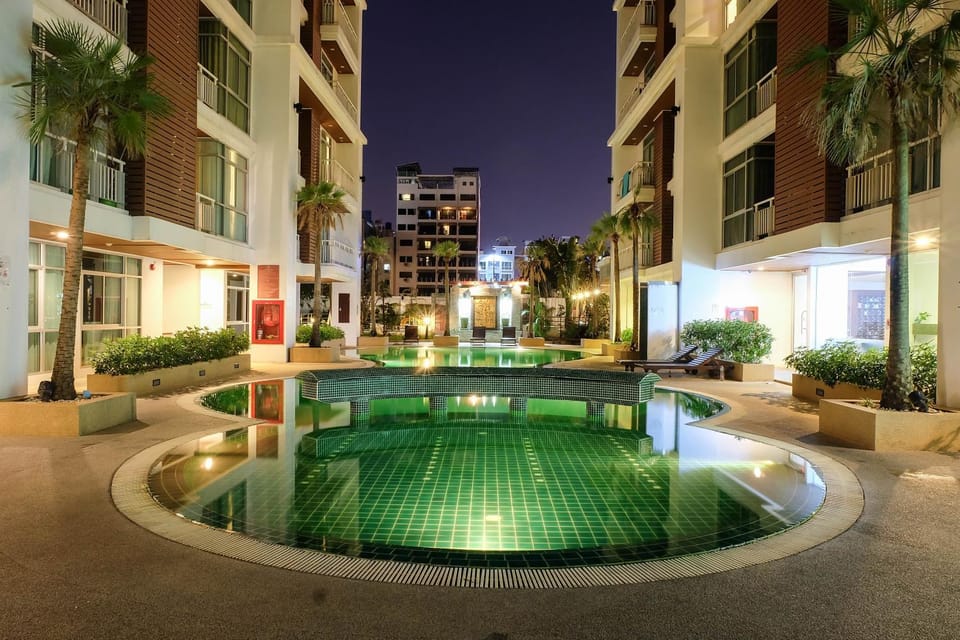 Property building, Swimming pool, Swimming pool
