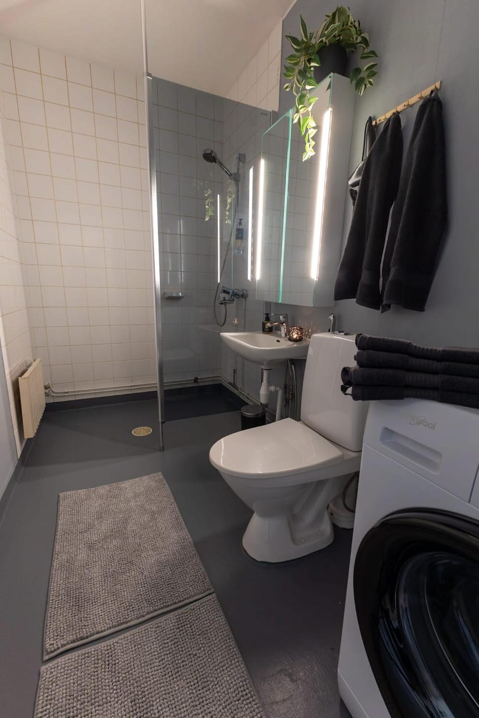 Toilet, Bathroom, bidet, towels