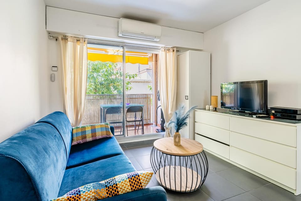 Communal lounge/ TV room, TV and multimedia, Living room