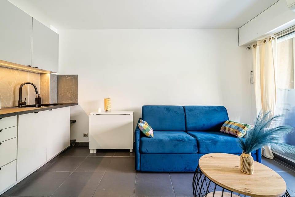 Kitchen or kitchenette, Living room, Seating area