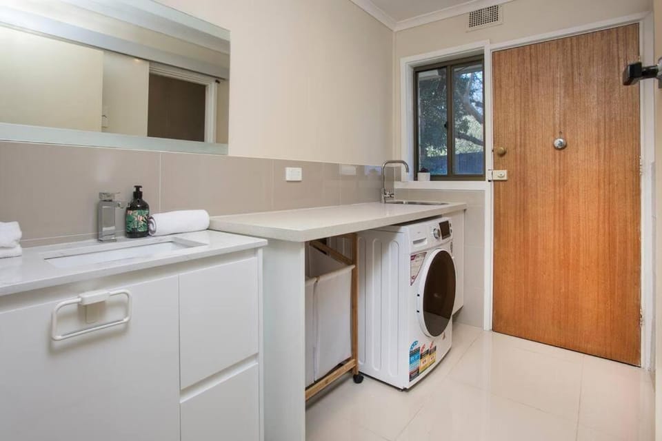 Little House Olinda - village stay sleeps 6 House in Mount Dandenong