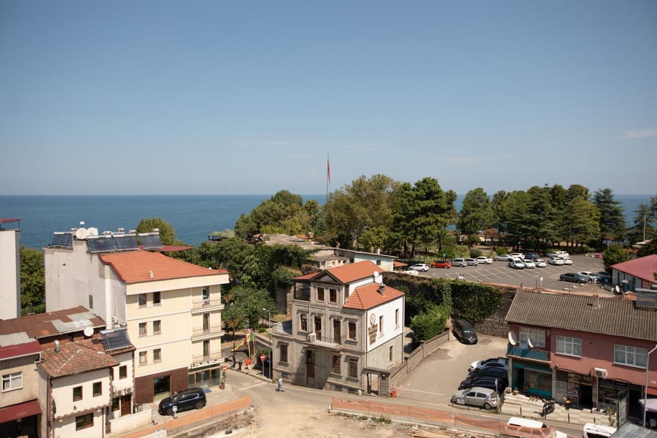 Sea view, Street view