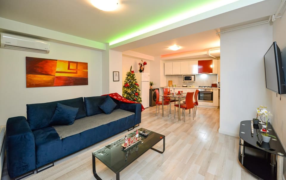 TV and multimedia, Kitchen or kitchenette, Living room, Seating area