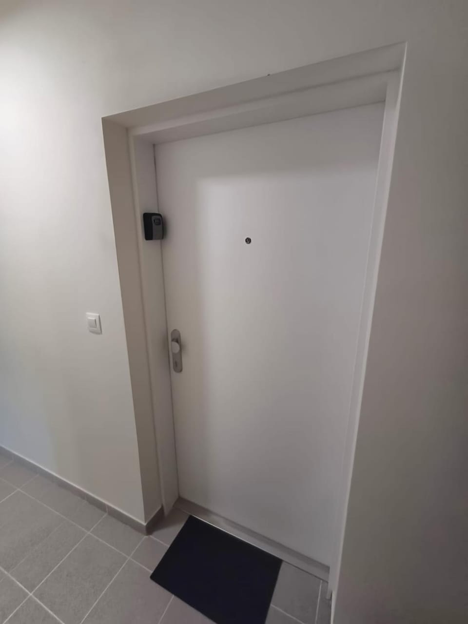 New air-conditioned apartment 5 minutes by walk from the airport with free garage parking Apartment in Bratislava