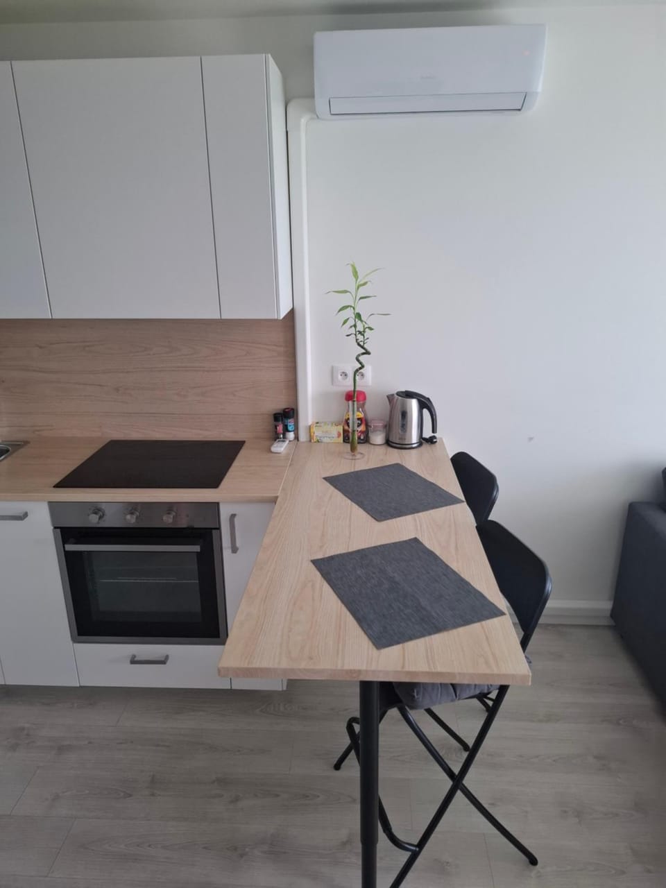 Dining area, oven, stove